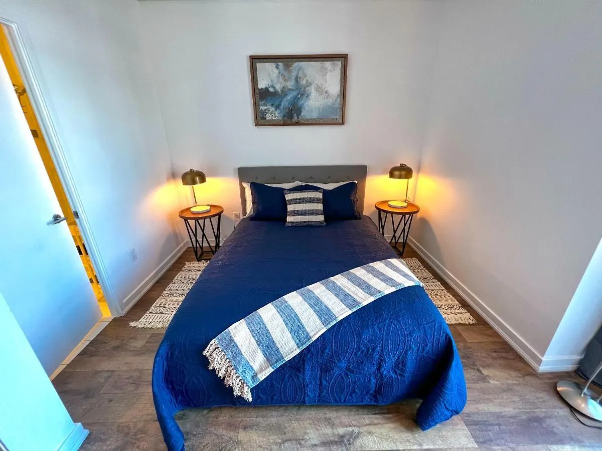 Simply Comfort. Elegant Apartments Dan Lecki Toronto